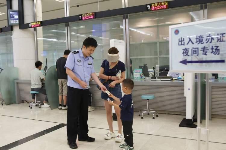 -涉外法律-上海公安出入境推出7项便民利企新举措，优化涉外管理与服务