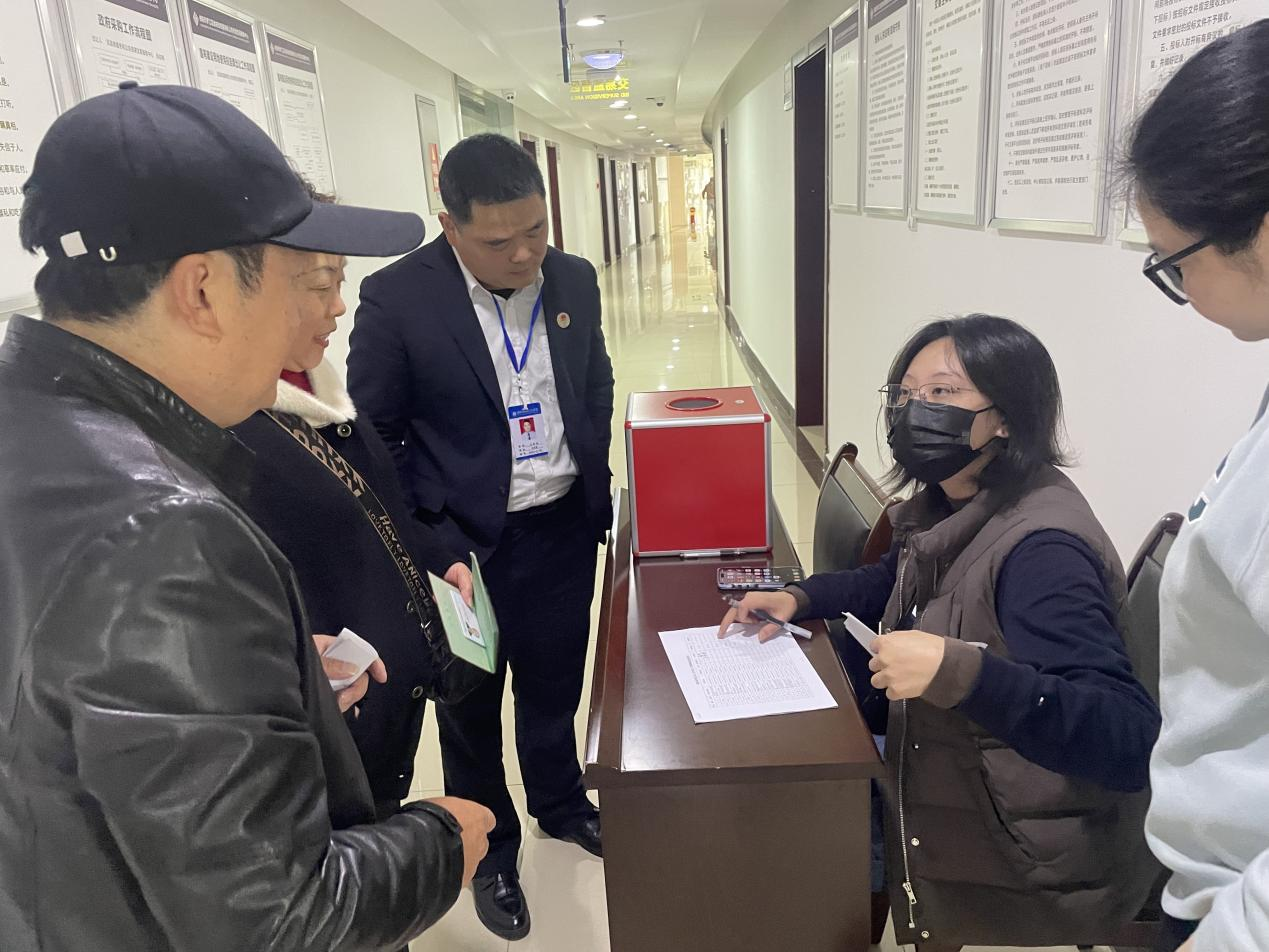 四川省德阳市诚信公证处参加罗江区人才安居工程团购住房资质人员排序摇号活动
