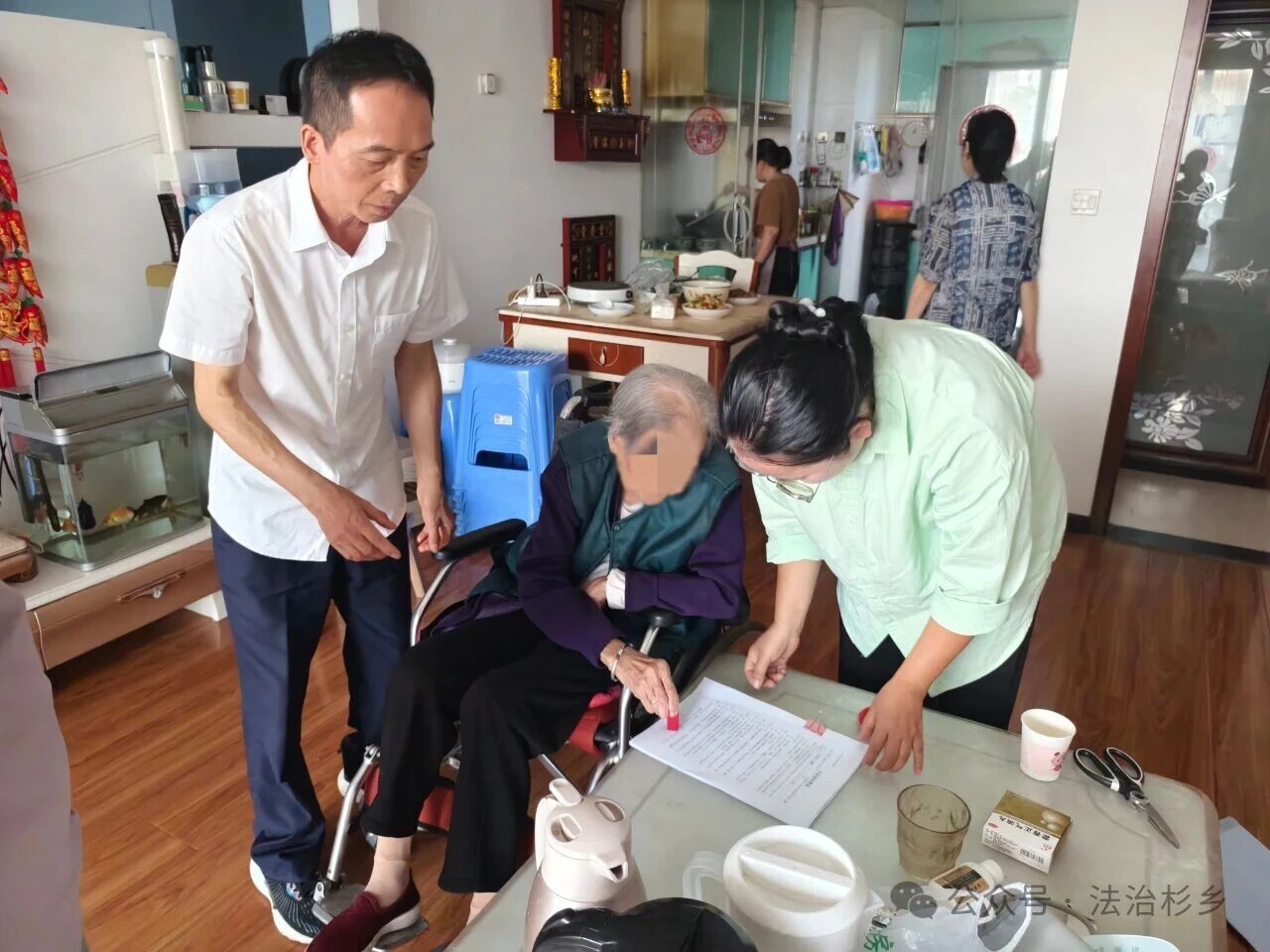 温情上门解民忧 公证服务暖夕阳——锦屏县公证处上门服务为年近百岁老人便捷办理公证 温情上门解民忧 公证服务暖夕阳——锦屏县公证处上门服务为年近百岁老人便捷办理公证