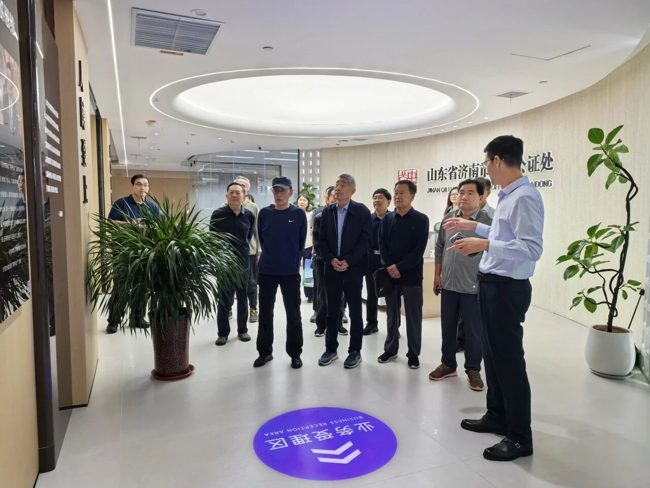 济南市纪委监委机关退休干部到齐鲁公证处参观考察