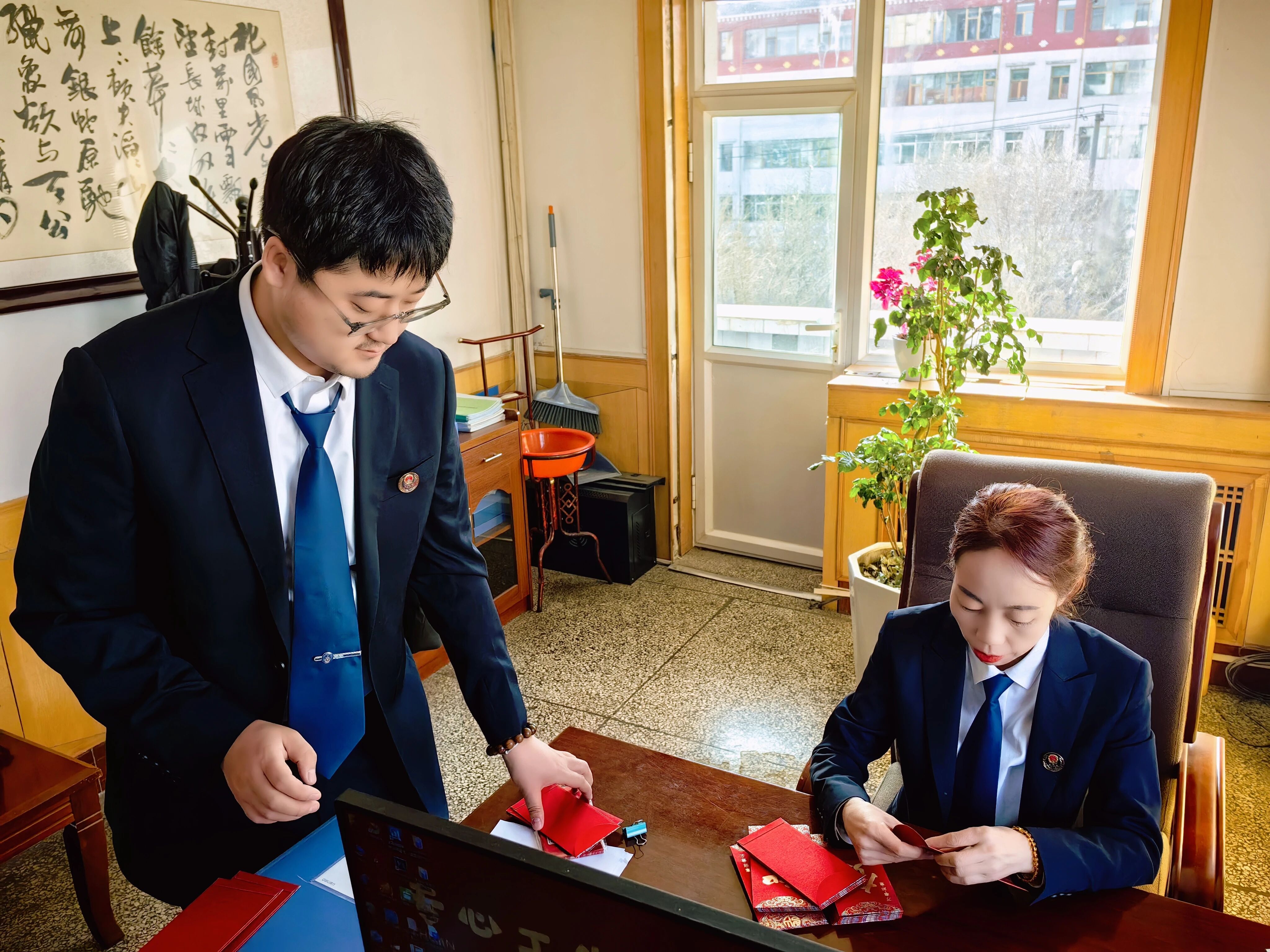 公平公正 阳光分配——金沙巷临时集贸市场摊位分配现场监督公证 公平公正 阳光分配——金沙巷临时集贸市场摊位分配现场监督公证