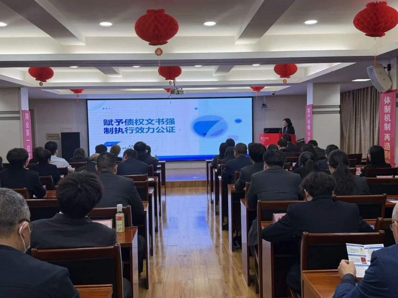 深化“公证+金融”协作，筑牢风险防控防线——我处公证员云彩走进中国农业银行荆州直属支行展开专题培训