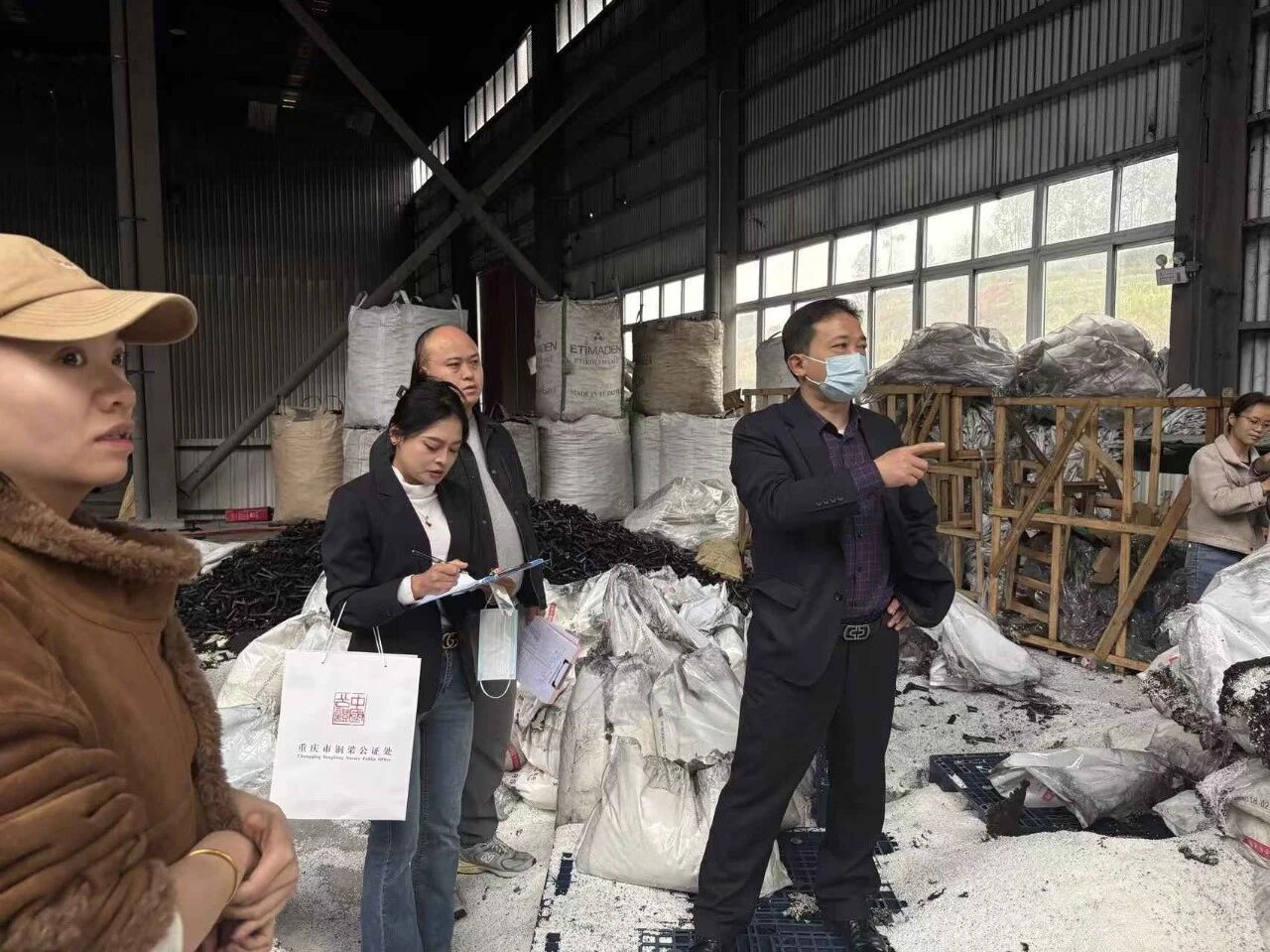 铜梁公证处:为企业灾后复产按下“快进键” 铜梁公证处:为企业灾后复产按下“快进键”