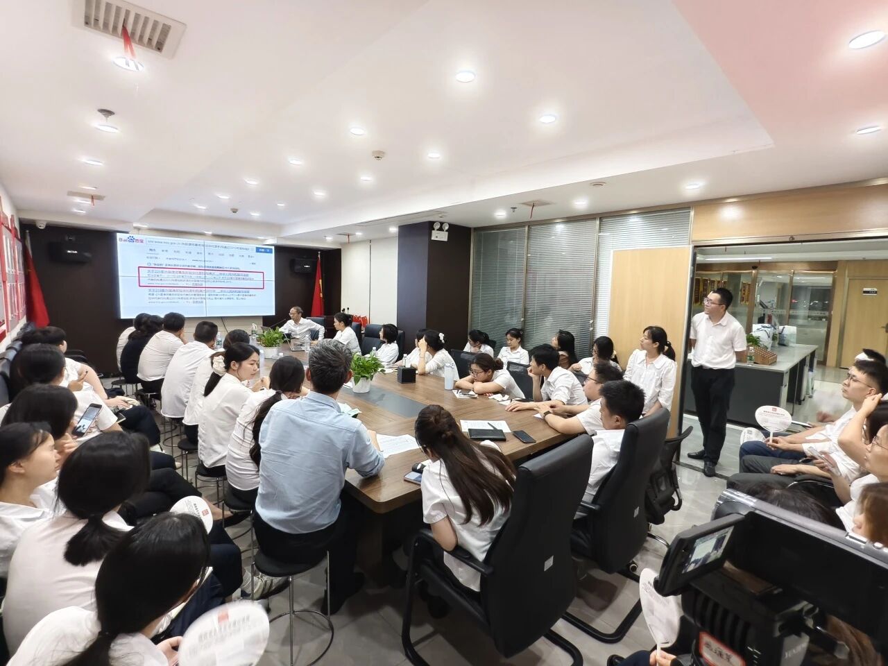 AI赋能公证，检索提质增效 ——长沙华湘公证处举办“AI时代的大数据与法律检索”专题培训