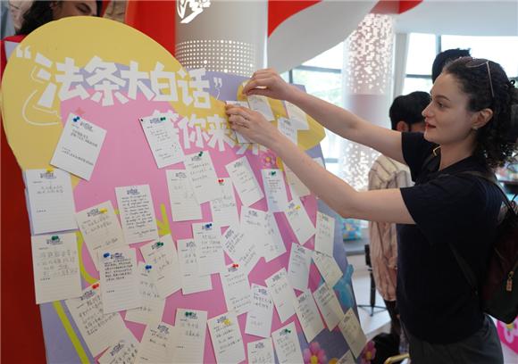 走！去“半马苏河”上一堂“行走的涉外法治课”1