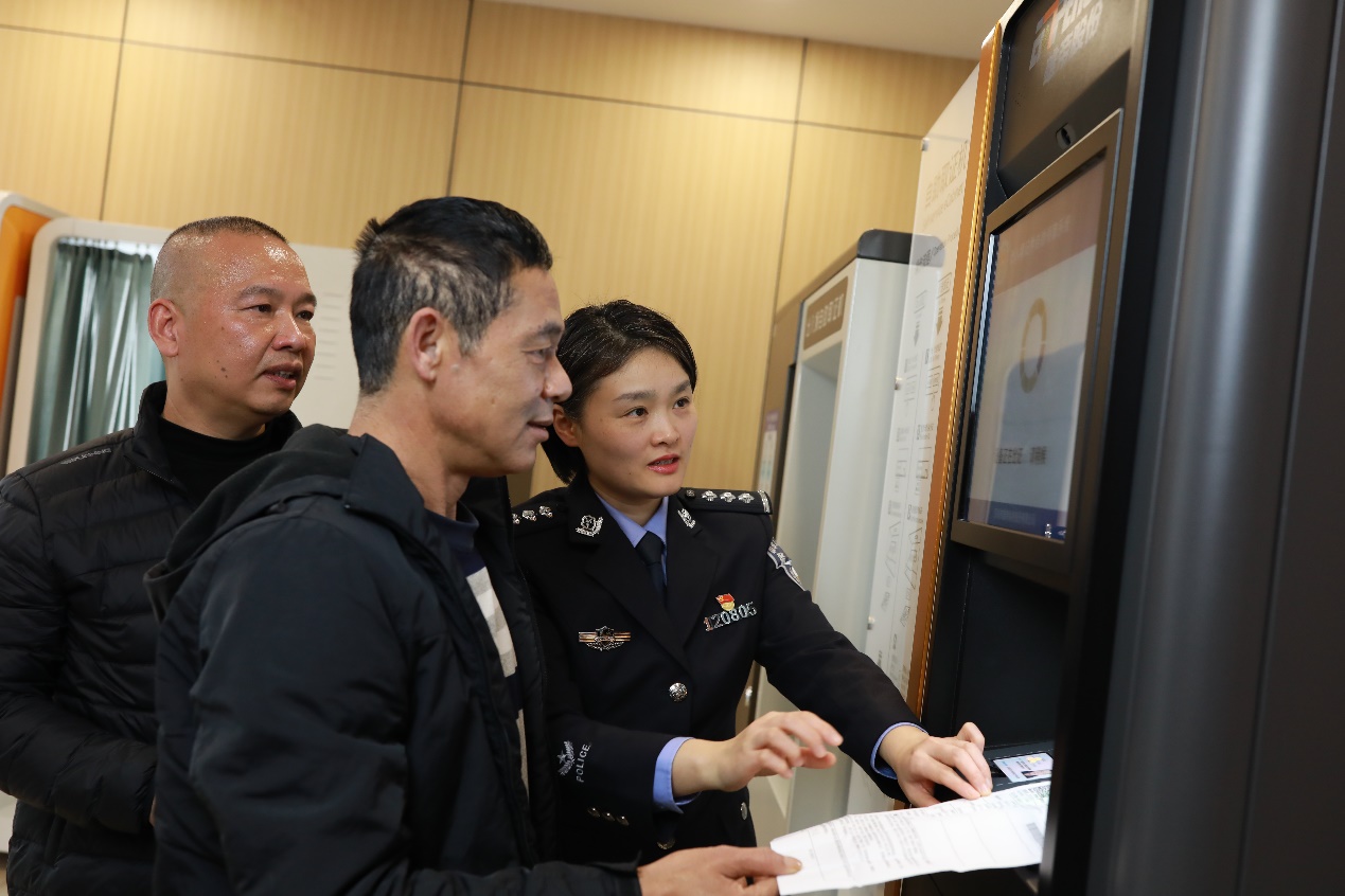 党建引领涉外警务服务 重庆高新出入境铸魂强基2