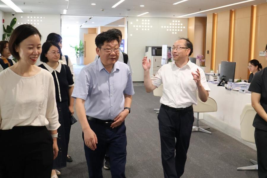 上政师生分路调研一线法官涉外司法案例3