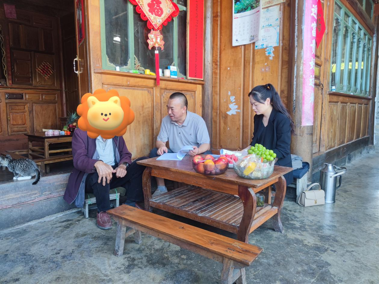云南省腾冲市公证处为年迈老人上门办理继承公证