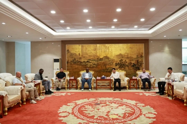 卢旺达驻柬埔寨大使Bakuramutsa Nkubito Manzi到访西港特区