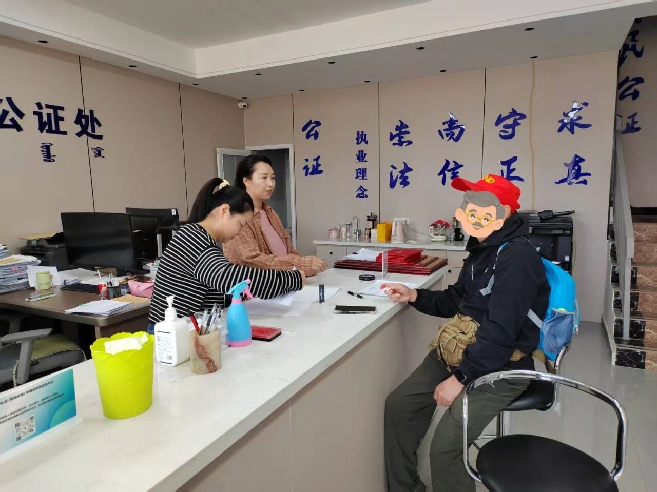 胡杨林里的“公证加速度” 额济纳旗公证处为游客解燃眉之急